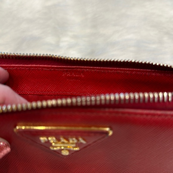 Prada red zippy wallet (perfect for the Christmas) - Picture 9 of 17